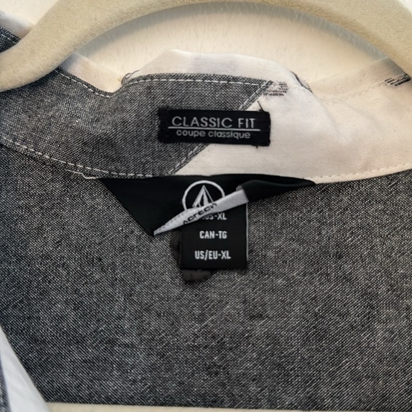Volcom button up - Picture 3 of 3